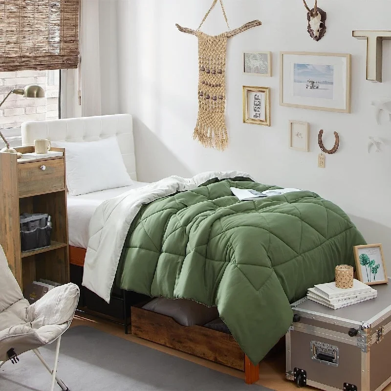 Wool - filled comforters with natural moisture - wicking and temperature - regulating featuresHero Green/Stone Taupe Reversible Twin XL Comforter Wool - filled comforters with natural moisture - wicking and temperature - regulating featuresHero Green/Stone Taupe Reversible Twin XL Comforter