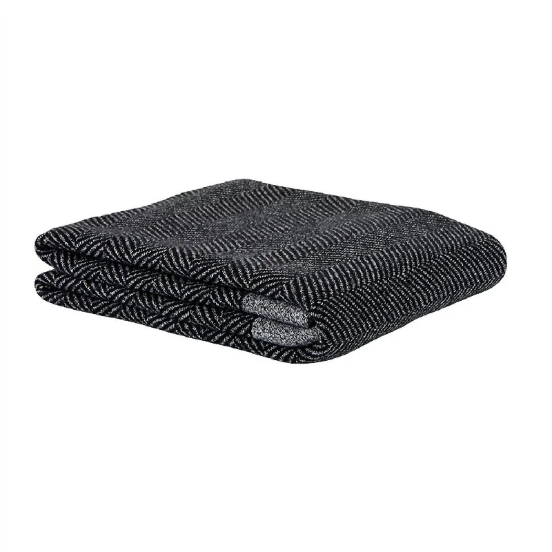 Chenille blankets with a thick and fuzzy textureHerringbone Knit Throw Blanket In Black Chenille blankets with a thick and fuzzy textureHerringbone Knit Throw Blanket In Black