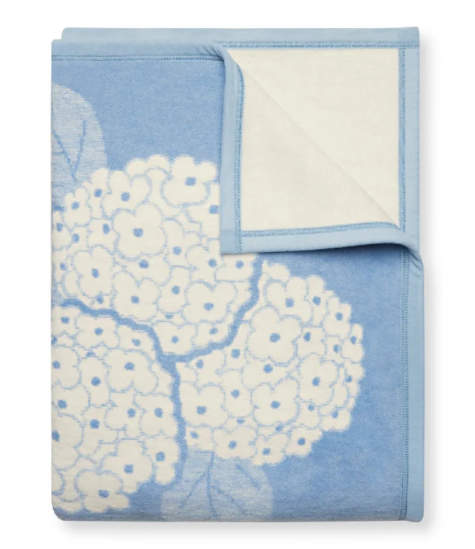 Queen - size blankets for standard - sized bedsHydrangeas Bluebell Blanket