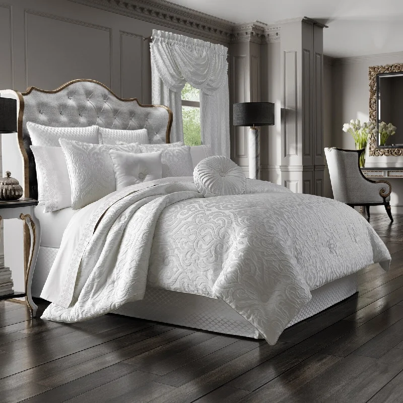 Full - size comforters suitable for full - sized beds in guest rooms or small bedroomsJ. Queen New York Astoria White Comforter Set Full - size comforters suitable for full - sized beds in guest rooms or small bedroomsJ. Queen New York Astoria White Comforter Set