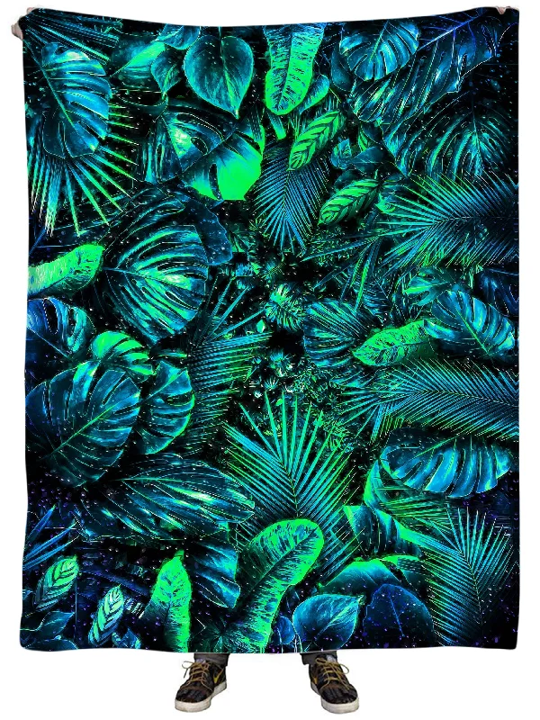 Cotton blankets for breathability and a lightweight feelJunglist Tundra Plush Blanket Cotton blankets for breathability and a lightweight feelJunglist Tundra Plush Blanket