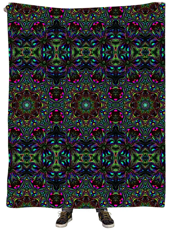 Cotton blankets for breathability and a lightweight feelKaleidoscope Eyes Plush Blanket Cotton blankets for breathability and a lightweight feelKaleidoscope Eyes Plush Blanket
