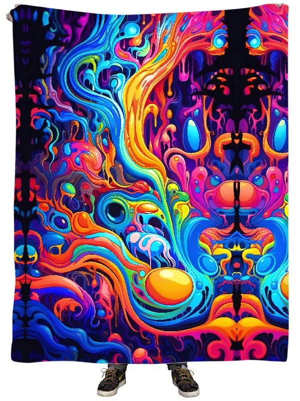 Cotton blankets for breathability and a lightweight feelKandi Swirl Plush Blanket