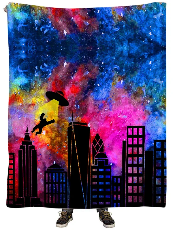 Recycled polyester blankets for an eco - conscious optionKing Kong Abduction Plush Blanket Recycled polyester blankets for an eco - conscious optionKing Kong Abduction Plush Blanket