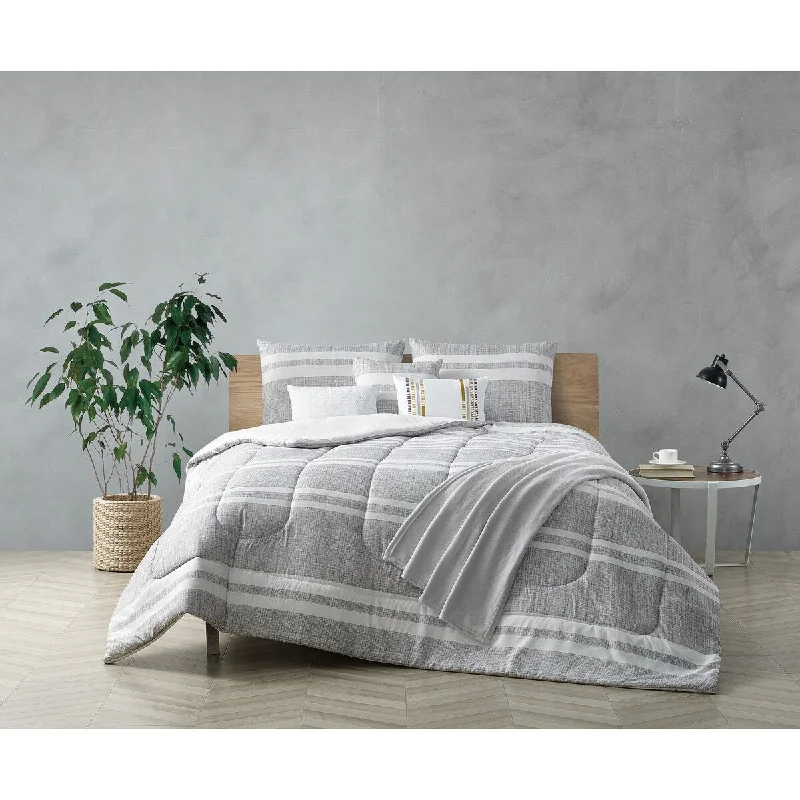 Silk - filled comforters for a luxurious and smooth touchLambert Comforter and throw set Silk - filled comforters for a luxurious and smooth touchLambert Comforter and throw set