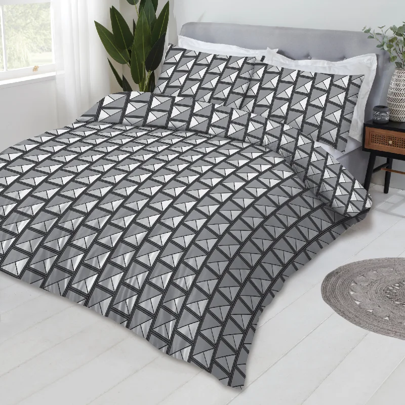 Allergy - friendly duvet covers for bedrooms with sensitive air qualityLewis's Ezra Geo Duvet Set - Black Allergy - friendly duvet covers for bedrooms with sensitive air qualityLewis's Ezra Geo Duvet Set - Black