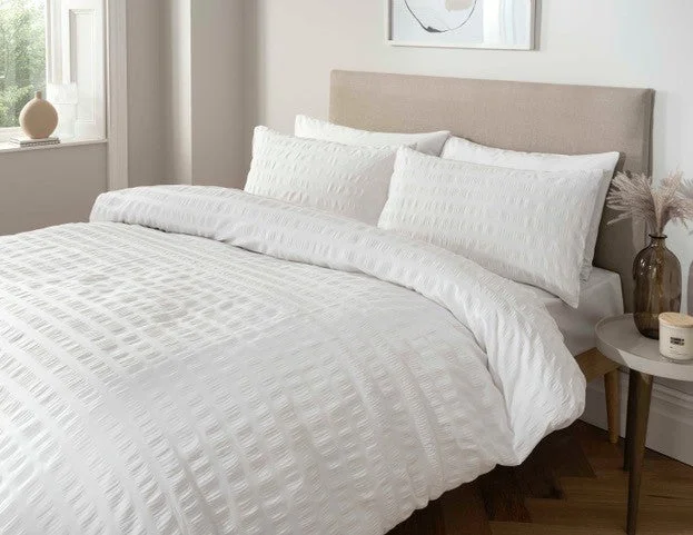 Wrinkle - resistant duvet covers for a neat and tidy lookLewis's Seersucker Duvet Set - White Wrinkle - resistant duvet covers for a neat and tidy lookLewis's Seersucker Duvet Set - White