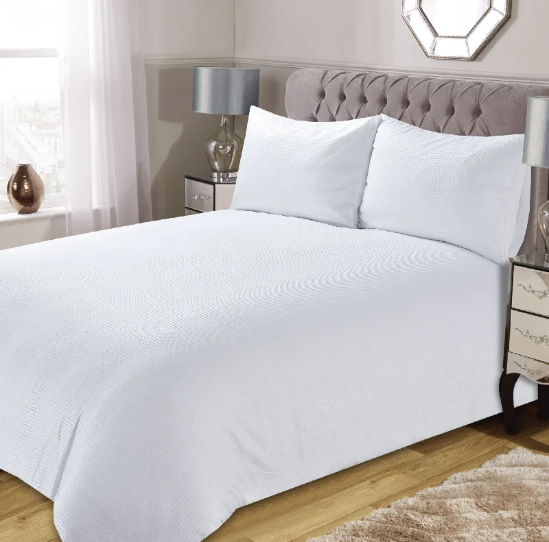 Moisture - wicking duvet covers to prevent night sweatsLewis's Waffle Microfibre Duvet Set - White Moisture - wicking duvet covers to prevent night sweatsLewis's Waffle Microfibre Duvet Set - White