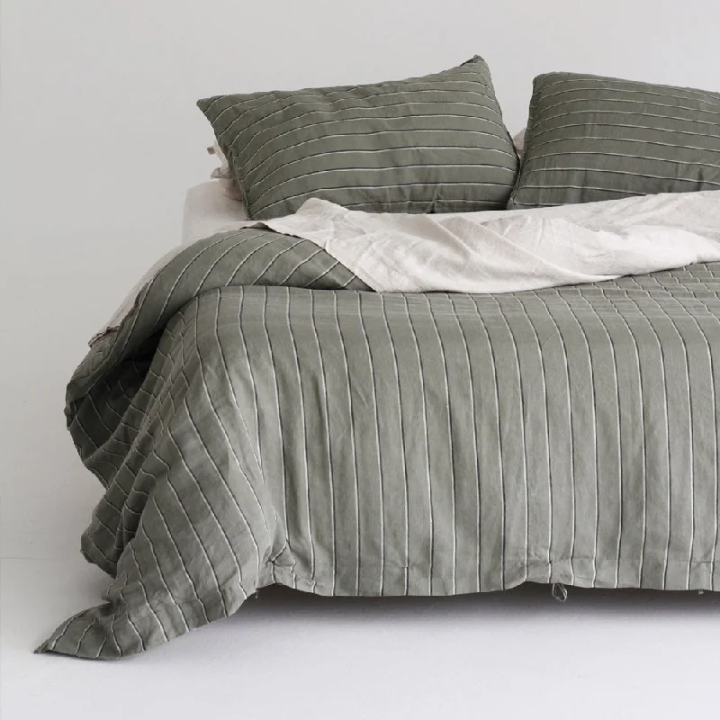 Zipper - closure duvet covers for easy removal and washingEuropean Linen Duvet Cover - Rosemary Dual Stripe Zipper - closure duvet covers for easy removal and washingEuropean Linen Duvet Cover - Rosemary Dual Stripe