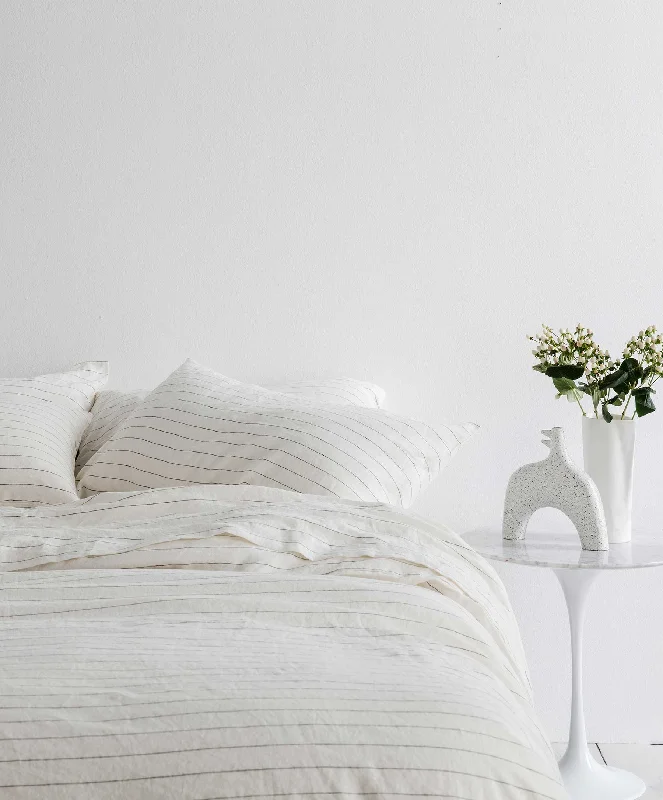 Queen - size duvet covers for standard queen - sized mattressesLinen Duvet Cover Set - Pencil Stripe Queen - size duvet covers for standard queen - sized mattressesLinen Duvet Cover Set - Pencil Stripe