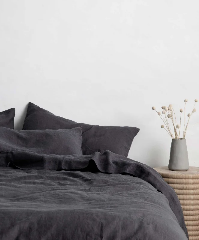 Patchwork duvet covers with a variety of fabric pieces sewn together for a rustic charmLinen Duvet Cover Set - Slate Patchwork duvet covers with a variety of fabric pieces sewn together for a rustic charmLinen Duvet Cover Set - Slate