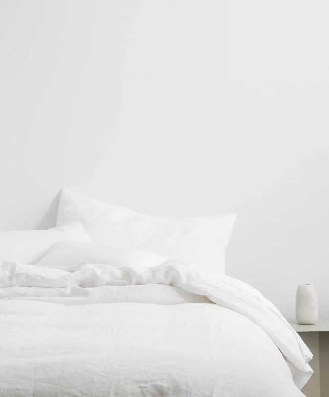 Hotel - quality duvet covers for a luxurious feel at homeLinen Duvet Cover Set - White Hotel - quality duvet covers for a luxurious feel at homeLinen Duvet Cover Set - White
