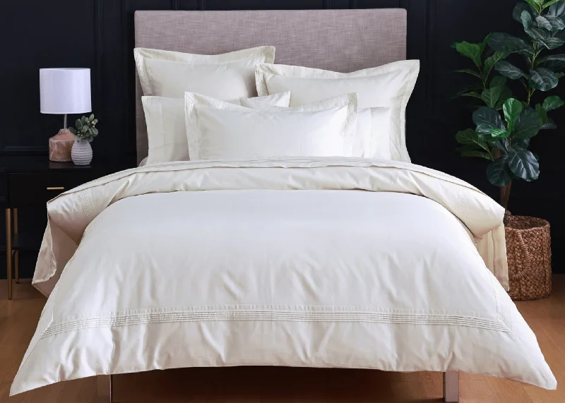 Ombre - colored duvet covers with a gradient effect for a trendy and unique styleLinen Obsession "Pleated" 500 Thread Count Egyptian Cotton Sateen Bed Linen in Ivory (cream) Ombre - colored duvet covers with a gradient effect for a trendy and unique styleLinen Obsession "Pleated" 500 Thread Count Egyptian Cotton Sateen Bed Linen in Ivory (cream)