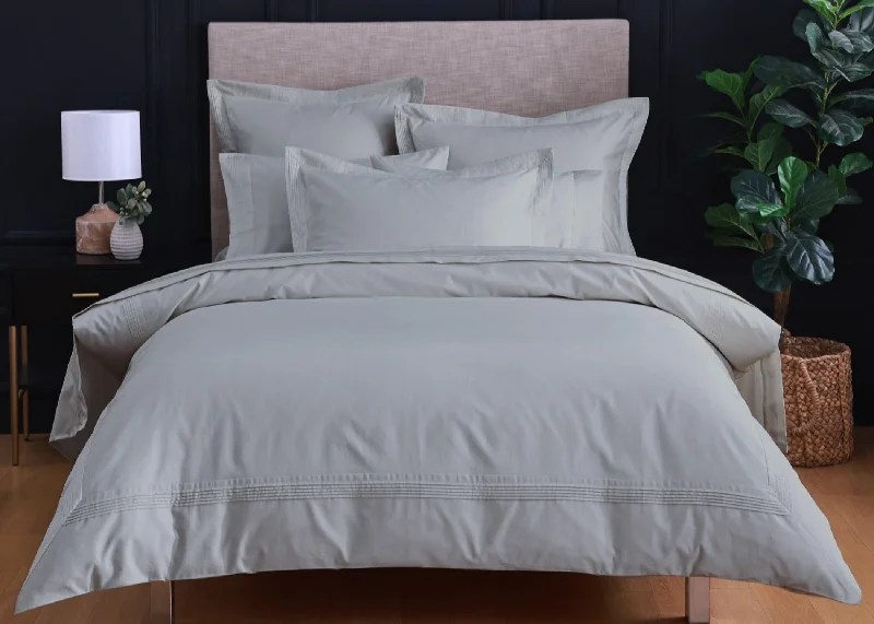 Silk duvet covers for a smooth and elegant touchLinen Obsession "Pleated" 500 Thread Count Egyptian Cotton Sateen Bed Linen in Silver