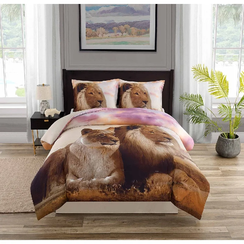 Wool - filled comforters with natural moisture - wicking and temperature - regulating featuresLion Family Wool - filled comforters with natural moisture - wicking and temperature - regulating featuresLion Family