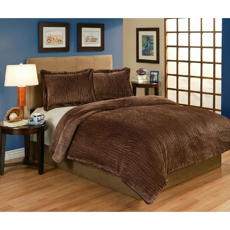 Wool - filled comforters with natural moisture - wicking and temperature - regulating featuresLodge Brown Velvet Plush 3-piece Comforter Set Wool - filled comforters with natural moisture - wicking and temperature - regulating featuresLodge Brown Velvet Plush 3-piece Comforter Set