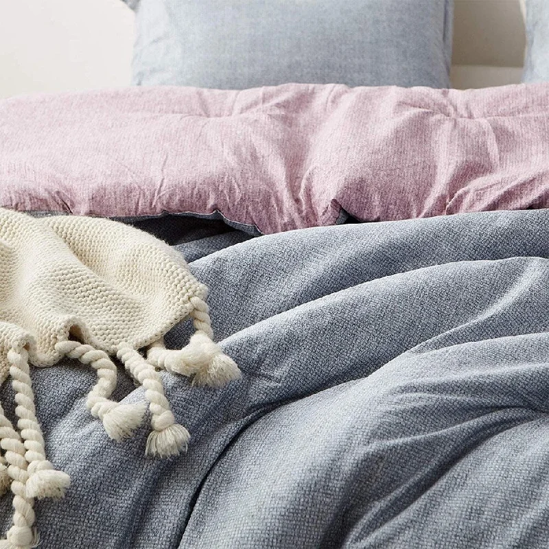 Silk - filled comforters for a luxurious and smooth touchMagenta Navy Comforter - 100% Cotton Silk - filled comforters for a luxurious and smooth touchMagenta Navy Comforter - 100% Cotton