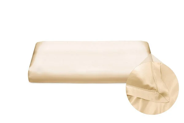 Patchwork duvet covers with a variety of fabric pieces sewn together for a rustic charmMayfairsilk "Mulberry Silk" Bed Linen in Cream (Champagne) Patchwork duvet covers with a variety of fabric pieces sewn together for a rustic charmMayfairsilk "Mulberry Silk" Bed Linen in Cream (Champagne)