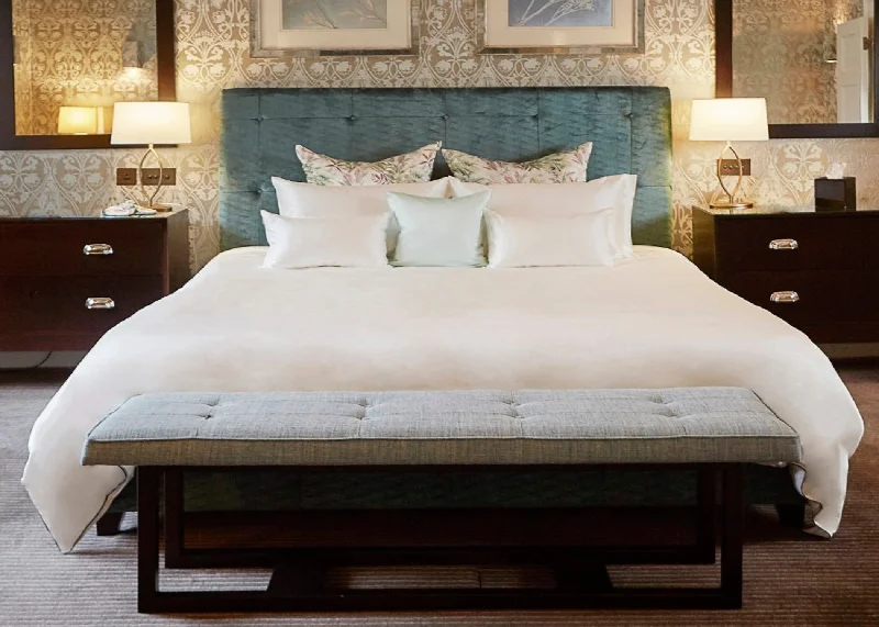Full - size duvet covers suitable for full - sized beds in guest rooms or small bedroomsMayfairsilk "Mulberry Silk" Bed Linen in Ivory Full - size duvet covers suitable for full - sized beds in guest rooms or small bedroomsMayfairsilk "Mulberry Silk" Bed Linen in Ivory