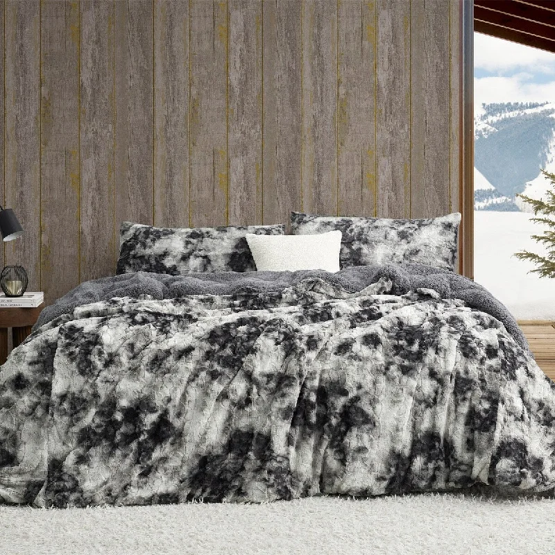 Latex - filled comforters with a bouncy texture and good supportMidnight Snowfall - Coma Inducer® Oversized Comforter Set - Black and White Latex - filled comforters with a bouncy texture and good supportMidnight Snowfall - Coma Inducer® Oversized Comforter Set - Black and White