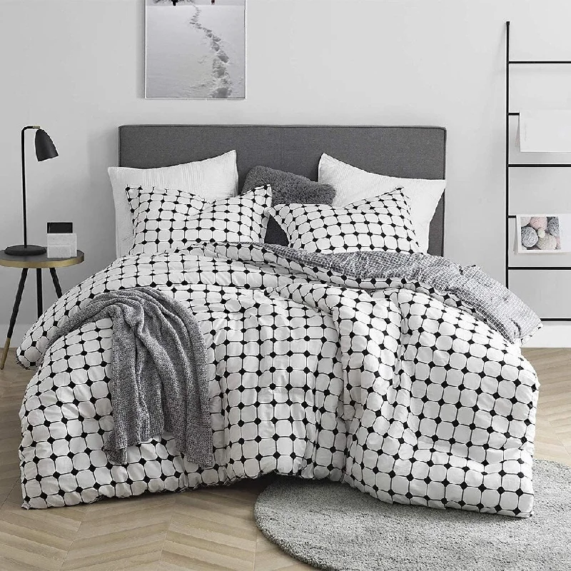 Goose down comforters known for their superior quality and insulationModa Black and White Striped - Oversized Comforter - 100% Cotton Bedding Goose down comforters known for their superior quality and insulationModa Black and White Striped - Oversized Comforter - 100% Cotton Bedding