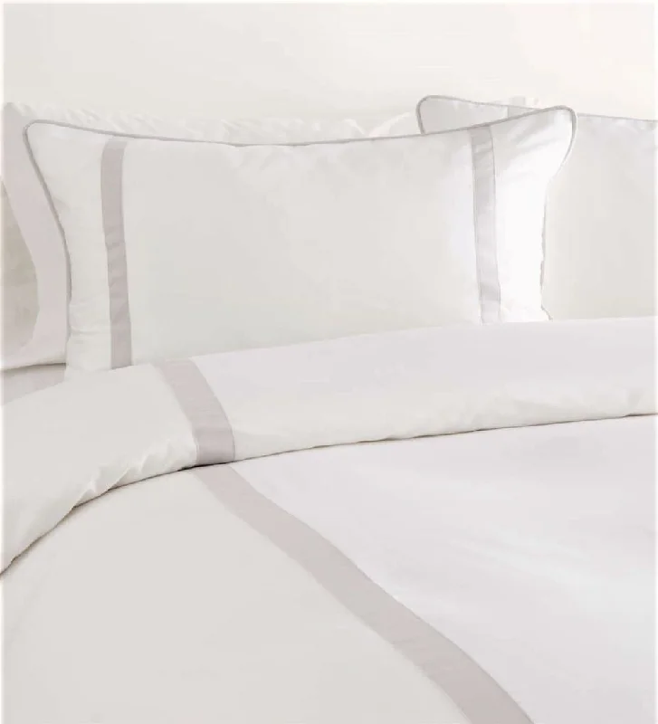 Tie - closure duvet covers with fabric ties for a more decorative and adjustable optionMontague & Capulet 400TC Duvet Tie - closure duvet covers with fabric ties for a more decorative and adjustable optionMontague & Capulet 400TC Duvet
