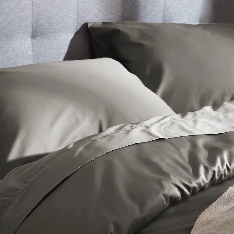 Floral - printed duvet covers for a romantic and feminine touchOrganic Cotton Sateen Duvet Cover - Charcoal Grey Floral - printed duvet covers for a romantic and feminine touchOrganic Cotton Sateen Duvet Cover - Charcoal Grey