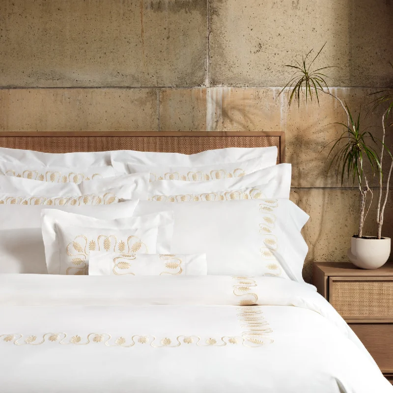 Moisture - wicking duvet covers to prevent night sweatsPaolina Bed Linen Collection by Pratesi Moisture - wicking duvet covers to prevent night sweatsPaolina Bed Linen Collection by Pratesi