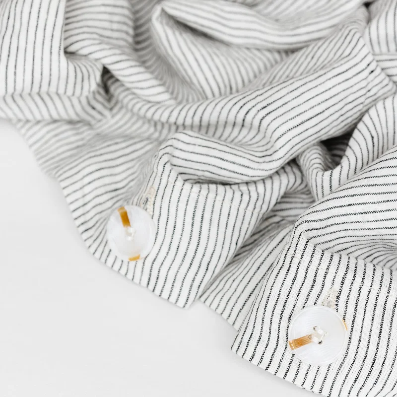 Button - closure duvet covers for a classic and secure fasteningPinstripes Linen Duvet Button - closure duvet covers for a classic and secure fasteningPinstripes Linen Duvet