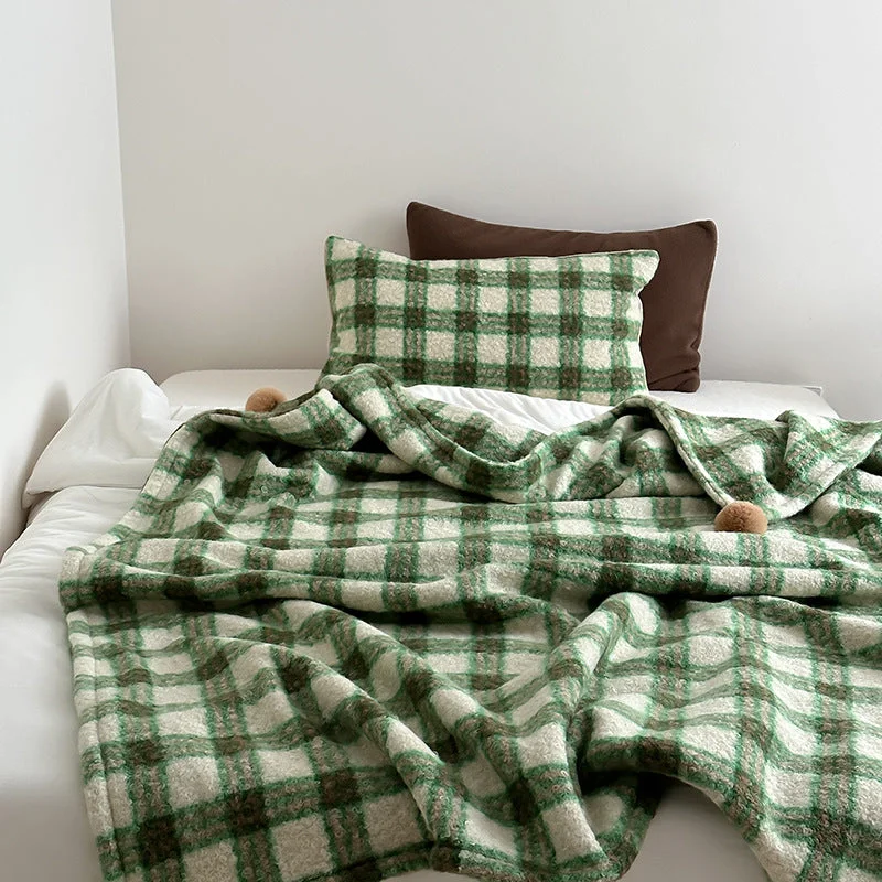 Alpaca wool blankets for a hypoallergenic and warm optionCozy Plaid Wool Throw Blanket / Green Alpaca wool blankets for a hypoallergenic and warm optionCozy Plaid Wool Throw Blanket / Green