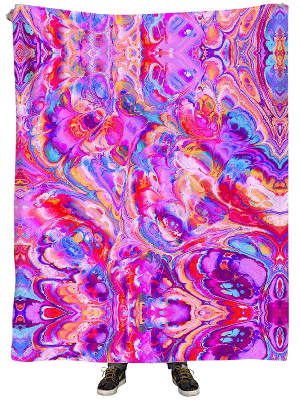 Recycled polyester blankets for an eco - conscious optionPlasma Flow Plush Blanket