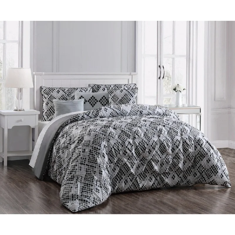 Latex - filled comforters with a bouncy texture and good supportPorch & Den Hyde Park Pinch Pleat 6-piece Comforter Set Latex - filled comforters with a bouncy texture and good supportPorch & Den Hyde Park Pinch Pleat 6-piece Comforter Set