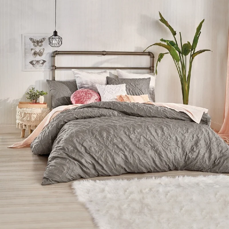 Goose down comforters known for their superior quality and insulationPorch & Den Sadie Velvet 3-piece Comforter Set Goose down comforters known for their superior quality and insulationPorch & Den Sadie Velvet 3-piece Comforter Set