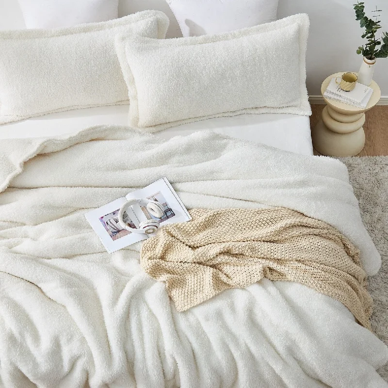 Bamboo - fiber - filled comforters with antibacterial and breathable qualitiesPumi - Coma Inducer® Oversized Comforter Set - White Bamboo - fiber - filled comforters with antibacterial and breathable qualitiesPumi - Coma Inducer® Oversized Comforter Set - White