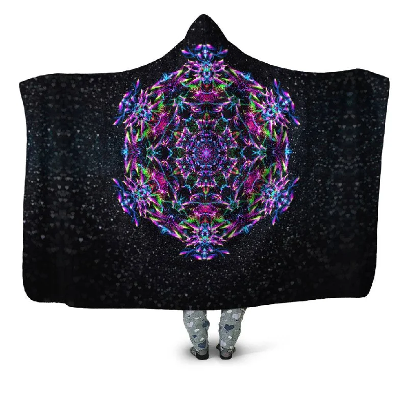 Chenille blankets with a thick and fuzzy texturePurp Geometric Hooded Blanket