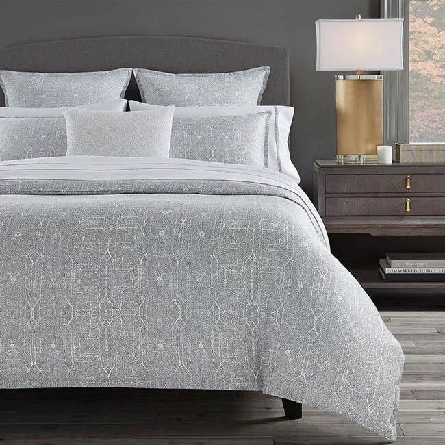 Allergy - friendly duvet covers for bedrooms with sensitive air qualitySferra | Emilia Duvet Cover - Full/Queen - Black Allergy - friendly duvet covers for bedrooms with sensitive air qualitySferra | Emilia Duvet Cover - Full/Queen - Black