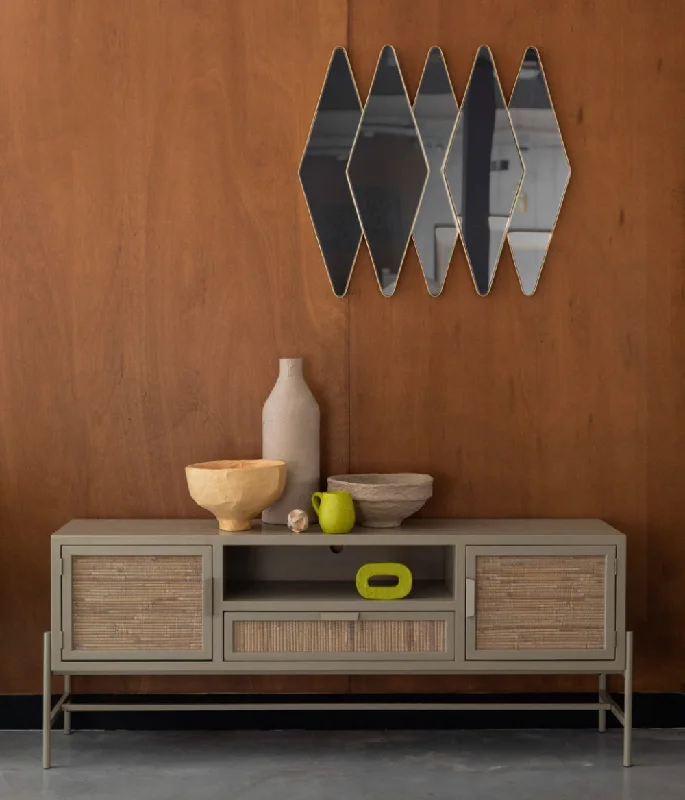 Acrylic blankets for a soft and affordable alternativeSideboard Yasu Beige