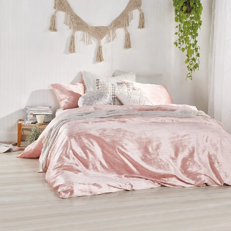 Duck down comforters with a softer feel and good warmth retentionSilver Orchid Makowska Velvet 3-piece Comforter Set Duck down comforters with a softer feel and good warmth retentionSilver Orchid Makowska Velvet 3-piece Comforter Set