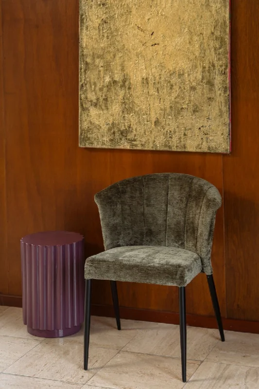 Linen blankets with a rustic and textured lookStool Camila Plum