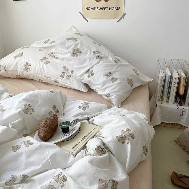 Zipper - closure duvet covers for easy removal and washingTeddy Duvet Cover / White + Beige Zipper - closure duvet covers for easy removal and washingTeddy Duvet Cover / White + Beige