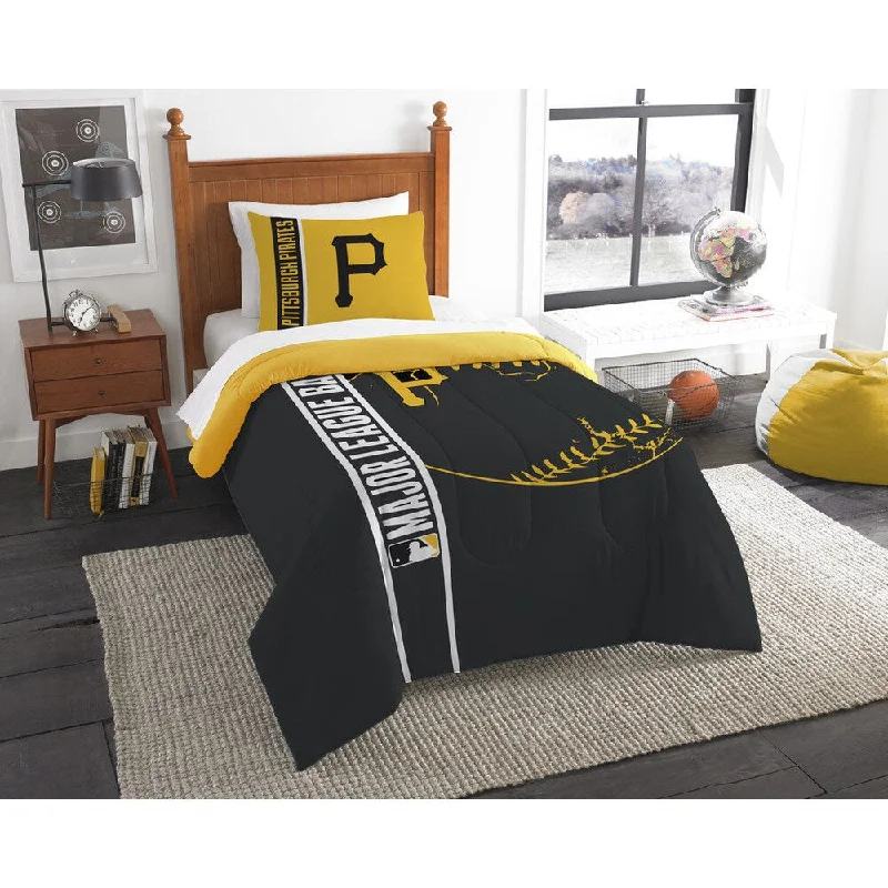 Full - size comforters suitable for full - sized beds in guest rooms or small bedroomsThe Northwest Company MLB 862 Pirates Twin Printed Comforter Set Full - size comforters suitable for full - sized beds in guest rooms or small bedroomsThe Northwest Company MLB 862 Pirates Twin Printed Comforter Set