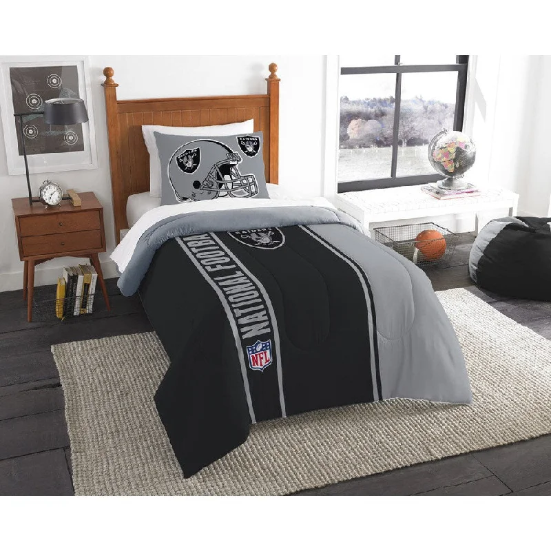 Queen - size comforters for standard queen - sized mattressesThe Northwest Company Official NFL Oakland Raiders Twin Applique 2-piece Comforter Set Queen - size comforters for standard queen - sized mattressesThe Northwest Company Official NFL Oakland Raiders Twin Applique 2-piece Comforter Set