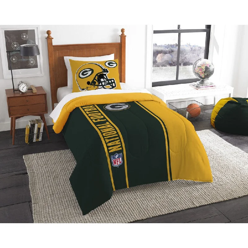 Latex - filled comforters with a bouncy texture and good supportThe Northwest Company Official NFL Packers Twin Applique Comforter and 1 Sham Set Latex - filled comforters with a bouncy texture and good supportThe Northwest Company Official NFL Packers Twin Applique Comforter and 1 Sham Set