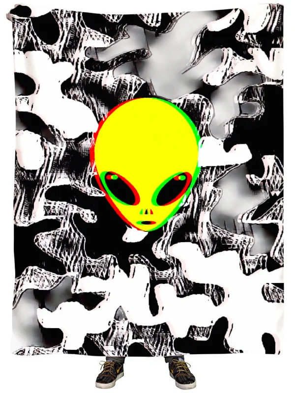 Synthetic fiber blend blankets for a budget - friendly choiceTrippy Alien Plush Blanket Synthetic fiber blend blankets for a budget - friendly choiceTrippy Alien Plush Blanket