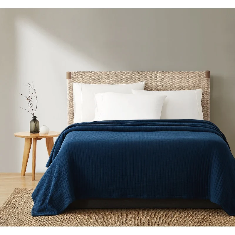 Bamboo fiber blankets with natural antibacterial propertiesTruly Soft Organic Channel Stitch Blanket